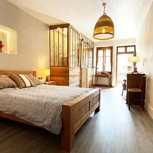 D'hotes Avec Entree Privative Au Calme Dans Maison De Village Au-villard , Saint-Jorioz France